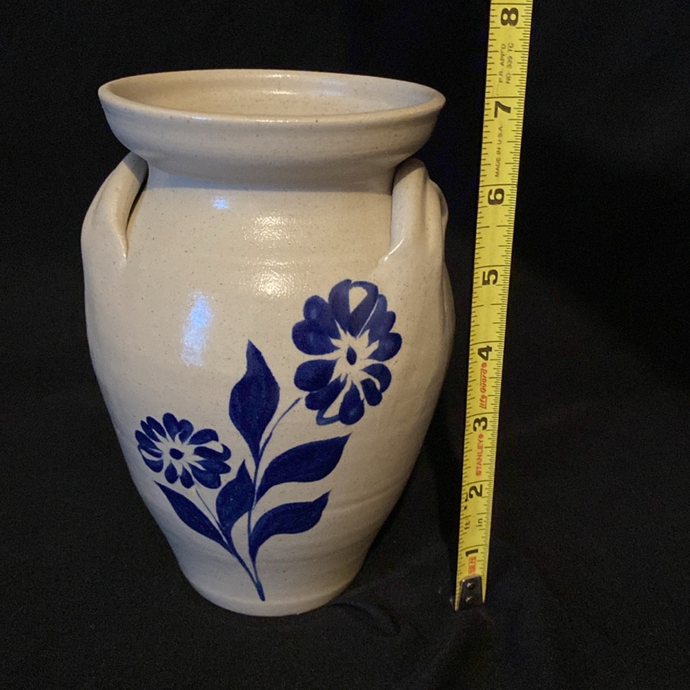 Pottery Vase Williamsburg, Va. 7 1/8” Tall. Blue Flowers on Beige Pottery. - Picture 13 of 13